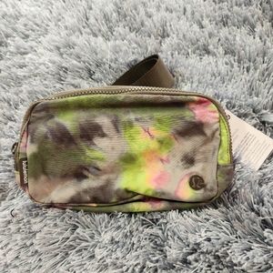 Lululemon Everywhere Belt Bag 1L Hyper Dye Multi/Rover